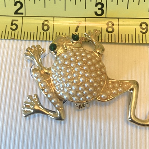 Frog Brooch - Picture 5 of 6